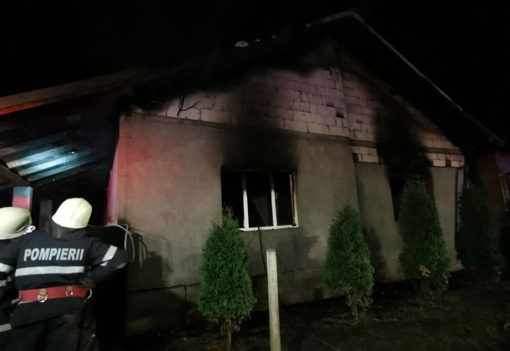 Casă din Vermeș, afectată puternic de un incendiu