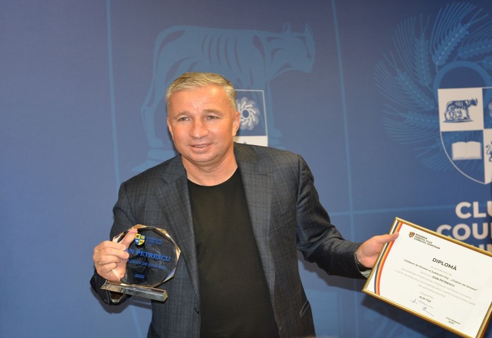 FOTO | Marele fotbalist și antrenor Dan Petrescu, Cetățean de Onoare al Județului Cluj