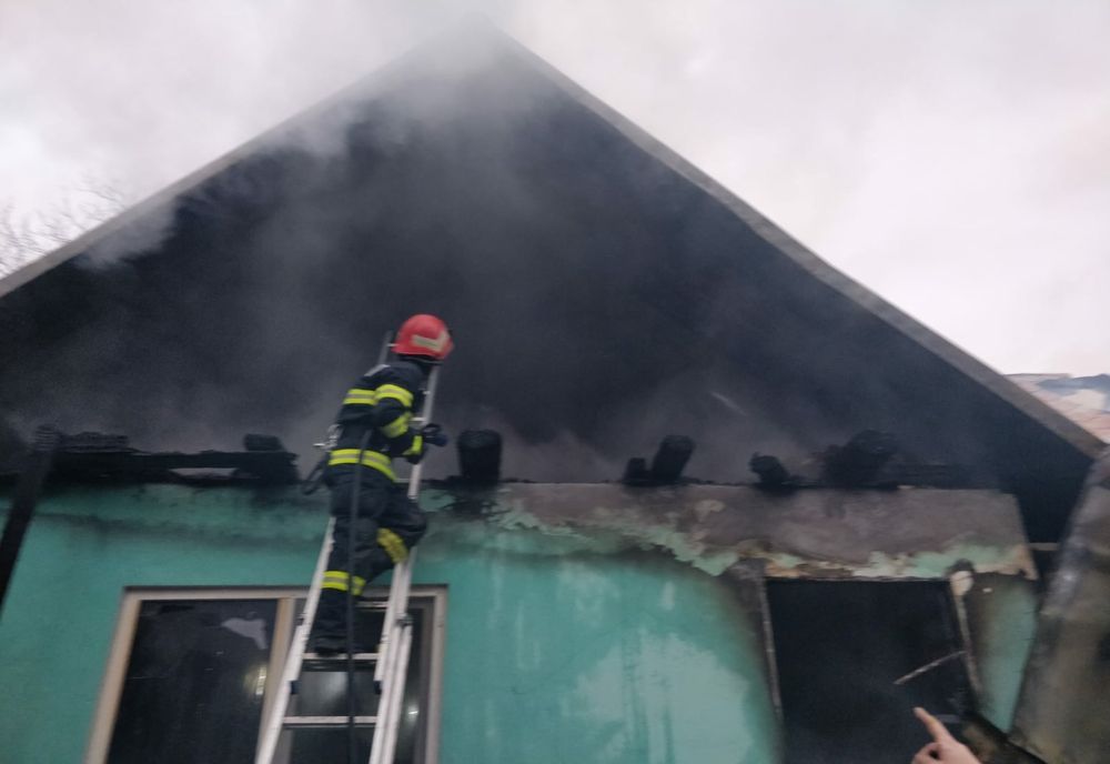 Casă din Sângeorz Băi, afectată de incendiu