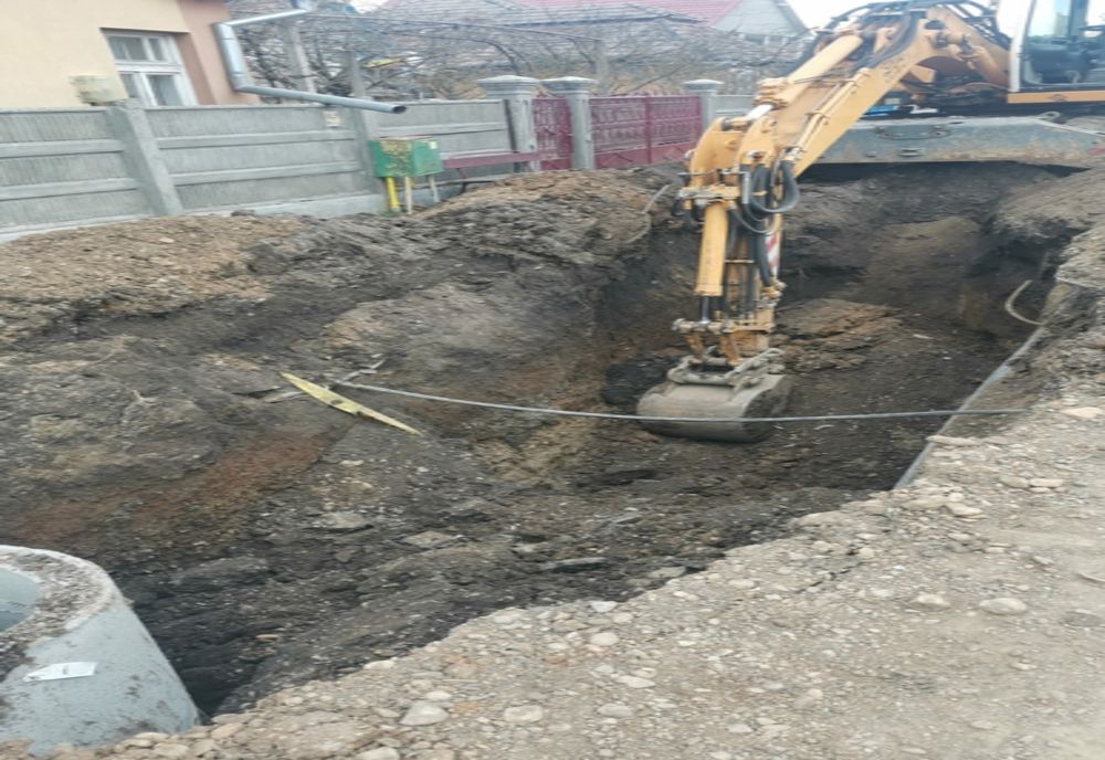 FOTO | Tânăr din Bistriţa-Năsăud în stare gravă după ce un mal de pământ s-a surpat peste el într-un sat din judeţul Cluj