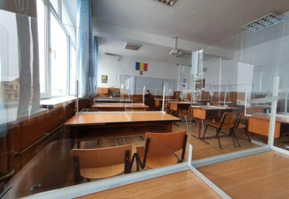 Mai multe clase și grupe de grădiniță din Bistrița-Năsăud intră în scenariul roșu