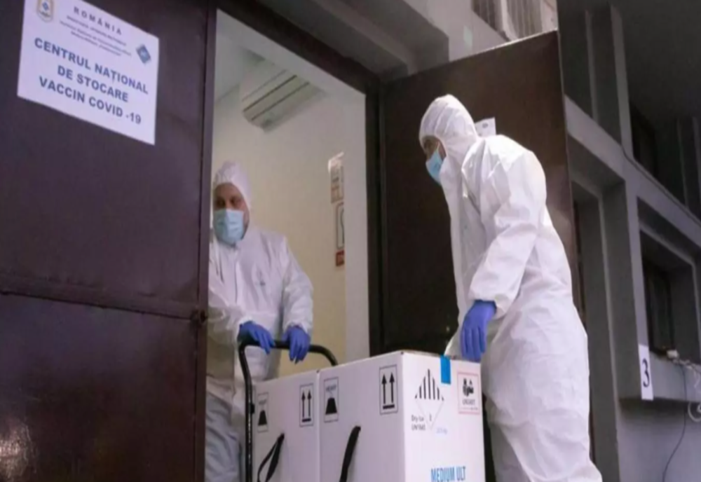 Peste 76.000 de doze de vaccin Pfizer sosesc azi în Cluj la Centrul Regional de Depozitare