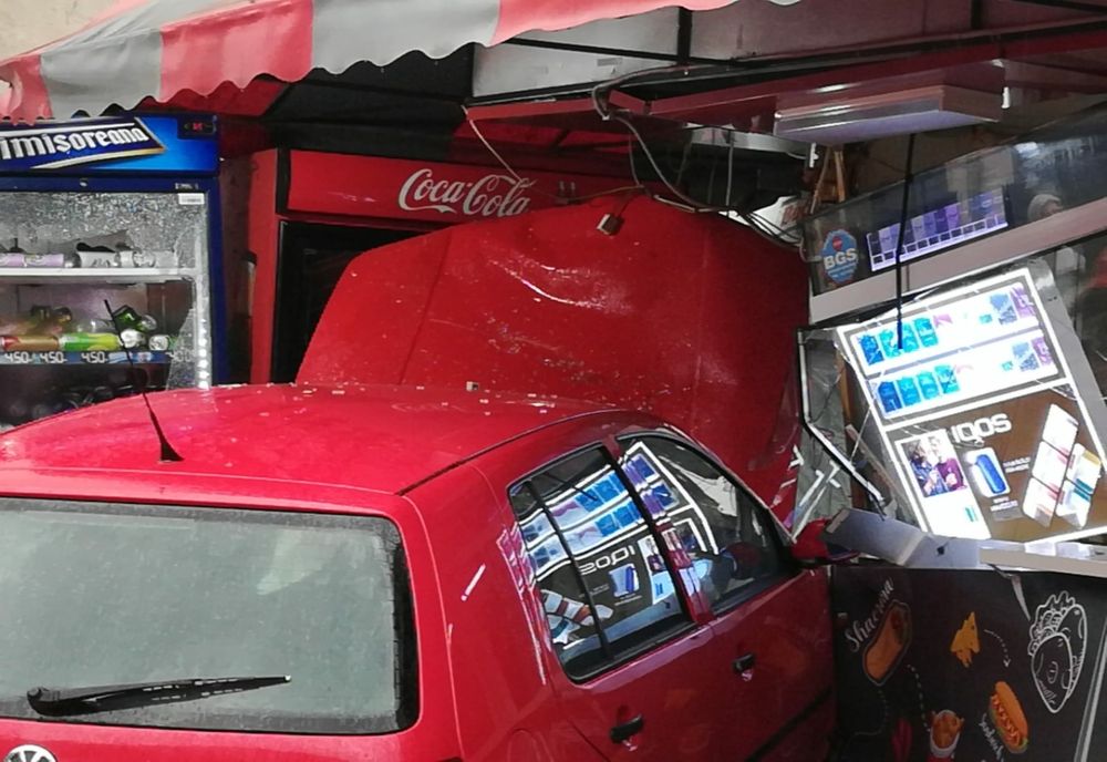 FOTO: Nițel băut și fără permis, un bistrițean a confundat șoseaua cu magazinul