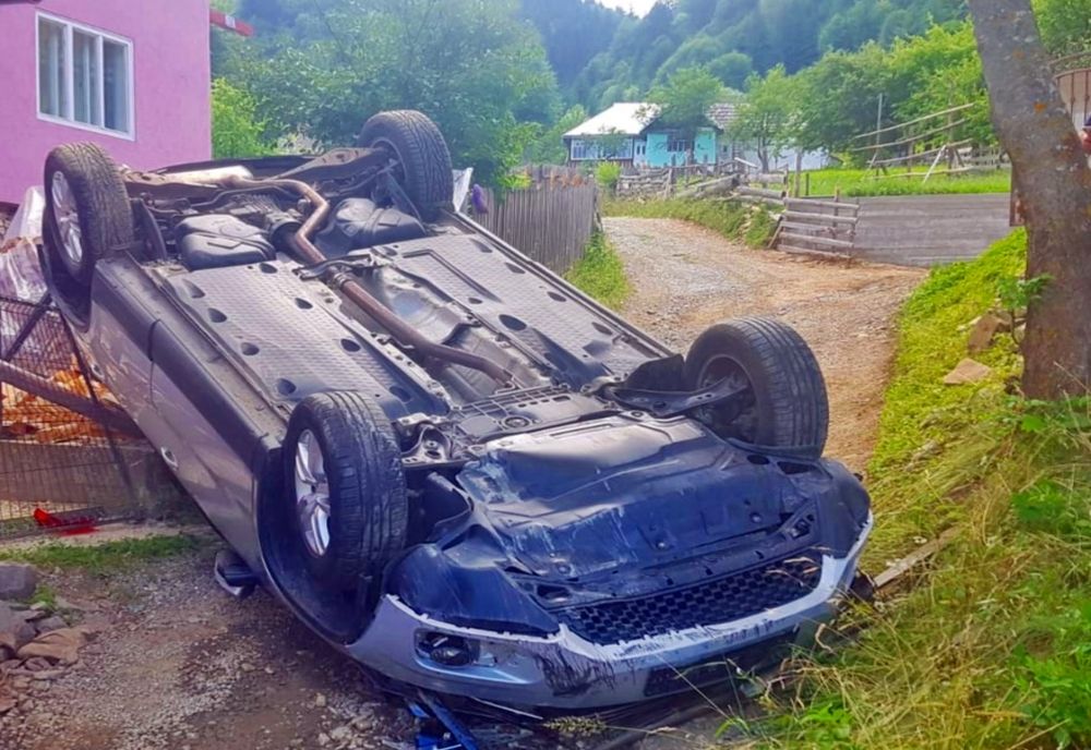 Autoturism răsturnat în localitatea Șanț! Un bărbat, la spital