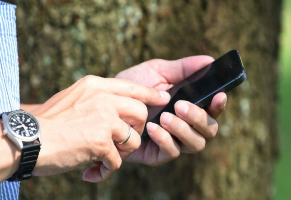 A găsit un telefon și s-a făcut stăpân pe el! Acum are dosar penal