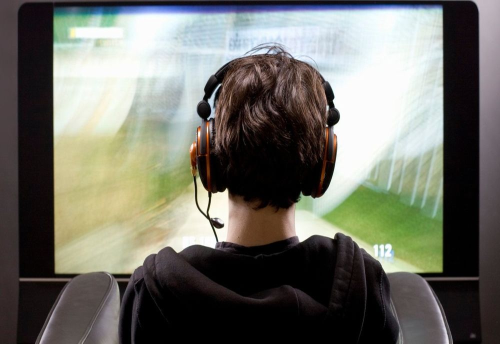 Două clase de liceu, una de postliceală și una din învățământul primar din Bistrița-Năsăud trec la cursuri online! Vezi care sunt, de când și pe ce perioadă