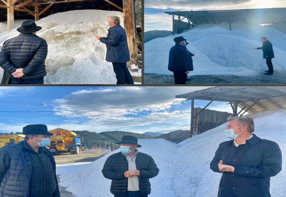 Prefectul Dolha a verificat stocurile de materiale antiderapante din depozite, necesare pentru sezonul rece