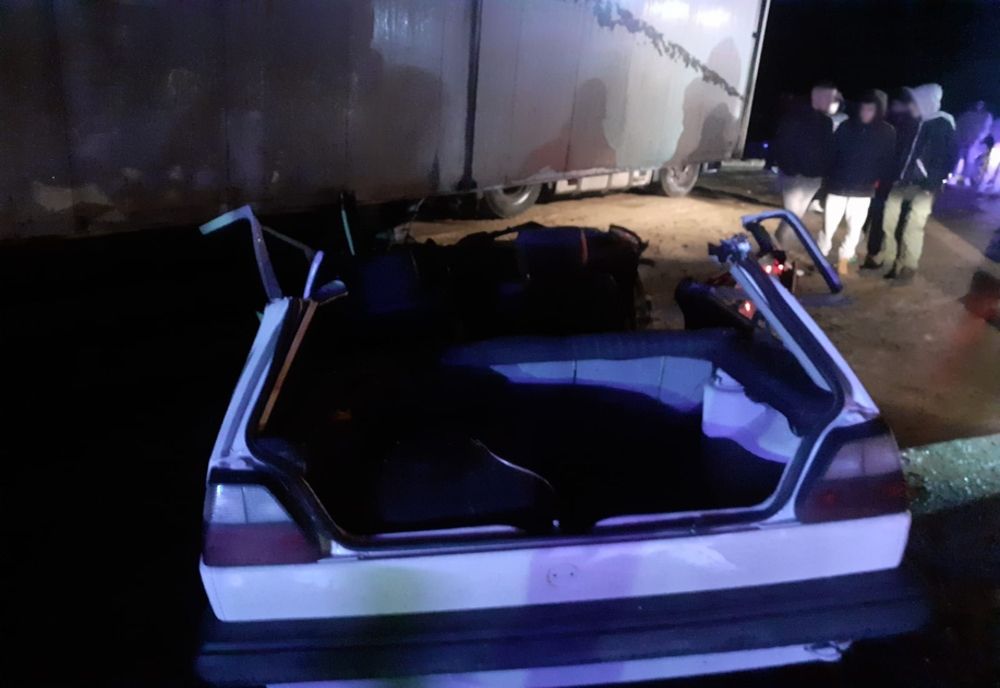 FOTO: Accident la ieșire din Ilva Mică spre Sângeorz Băi! Doi tineri, transportați la spital