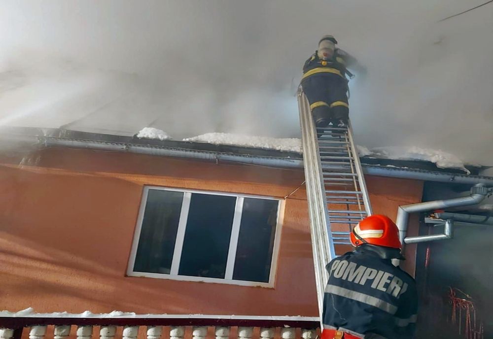 VIDEO: Incendiu în Tăure! Un bărbat de 84 de ani a murit