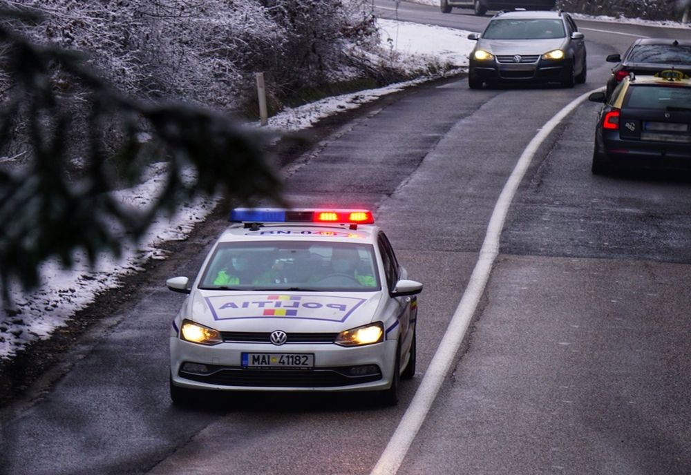 Atenție cum circulați în condiții de iarnă! Recomandările polițiștilor bistrițeni pentru șoferi și pietoni
