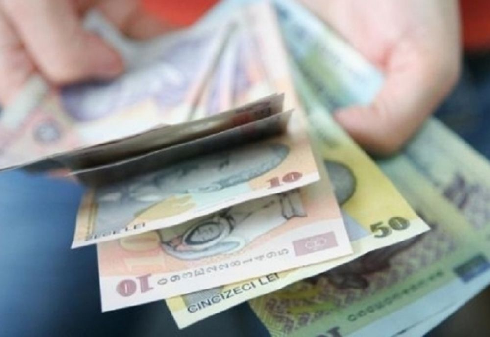 Polițiștii bistrițeni caută proprietarul unui portofel pierdut pe o stradă din municipiu