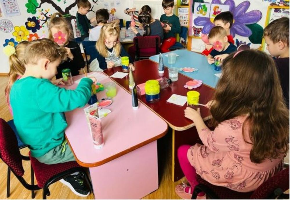 AJOFM Bistrița-Năsăud: Locuri de muncă de educatoare în Germania! Câte posturi sunt disponibile și care sunt condițiile