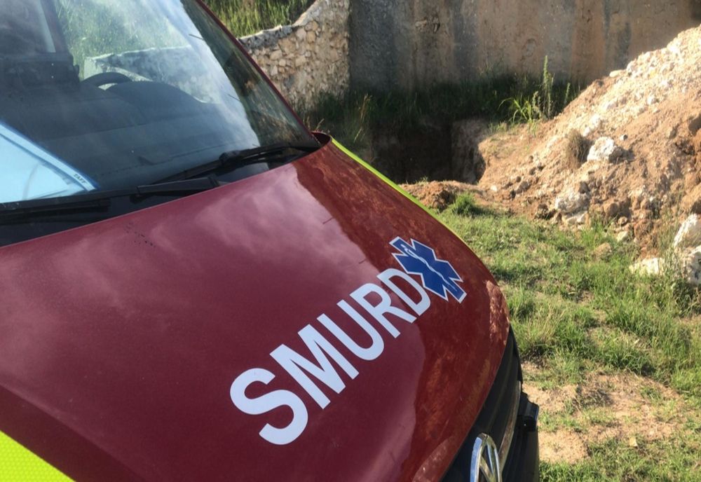 Bărbat accidentat grav într-o pădure din Parva, după ce s-a răsturnat cu TAF-ul