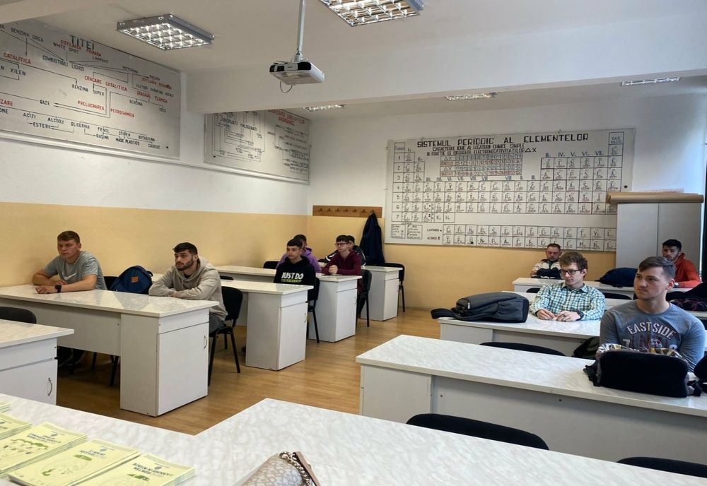 Acţiuni de informare, consiliere şi orientare profesională în instituţiile de învăţământ din Bistrița-Năsăud, derulate de AJOFM