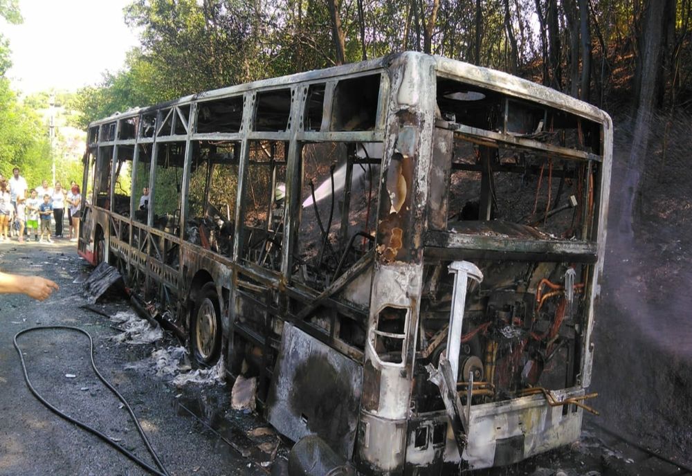 Autobuz făcut scrum, în Slătinița! Nu s-au înregistrat victime