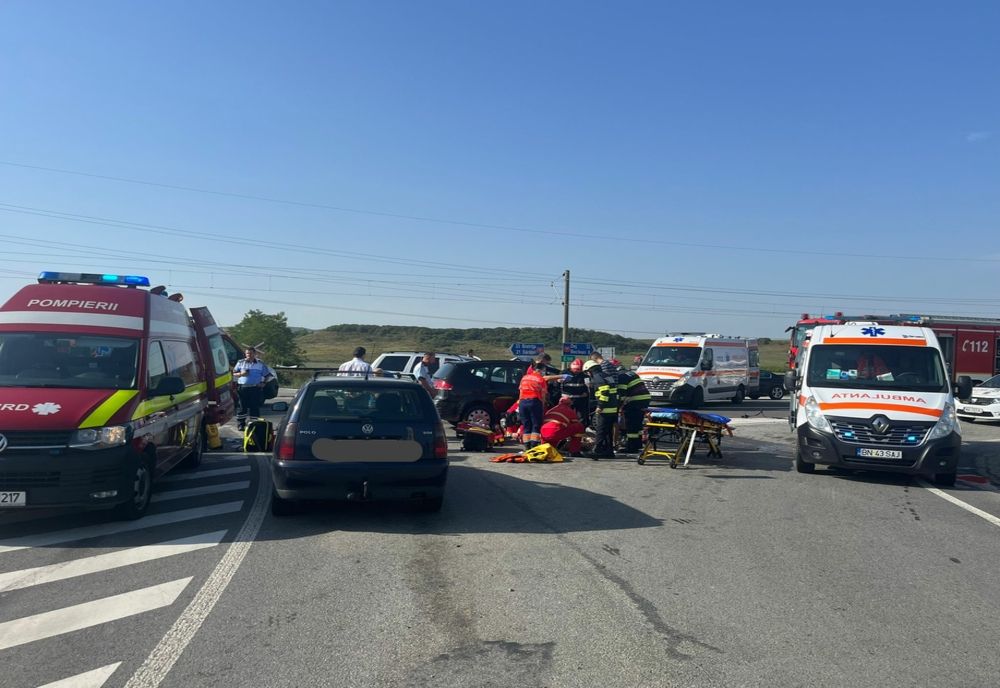  Trei autoturisme cu 7 persoane, implicate într-un accident grav, în Cociu! O femeie a murit, iar alte 6 persoane au fost duse la spital, una în stare foarte gravă