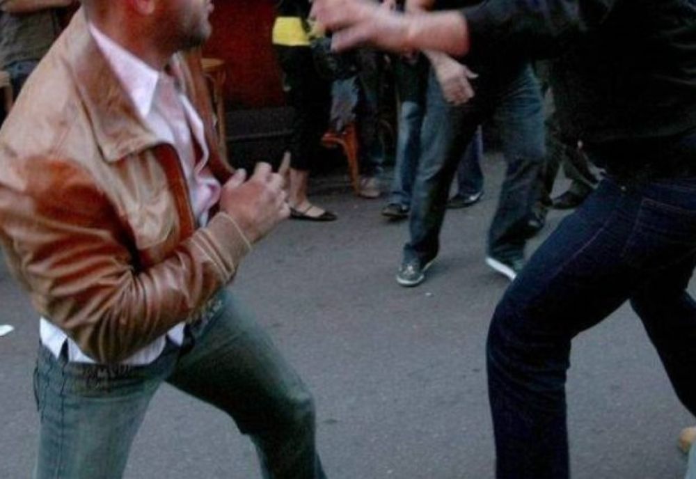 Cinci bărbați din Republica Moldova, reținuți de polițiști, după ce au provocat scandal în Șieuț