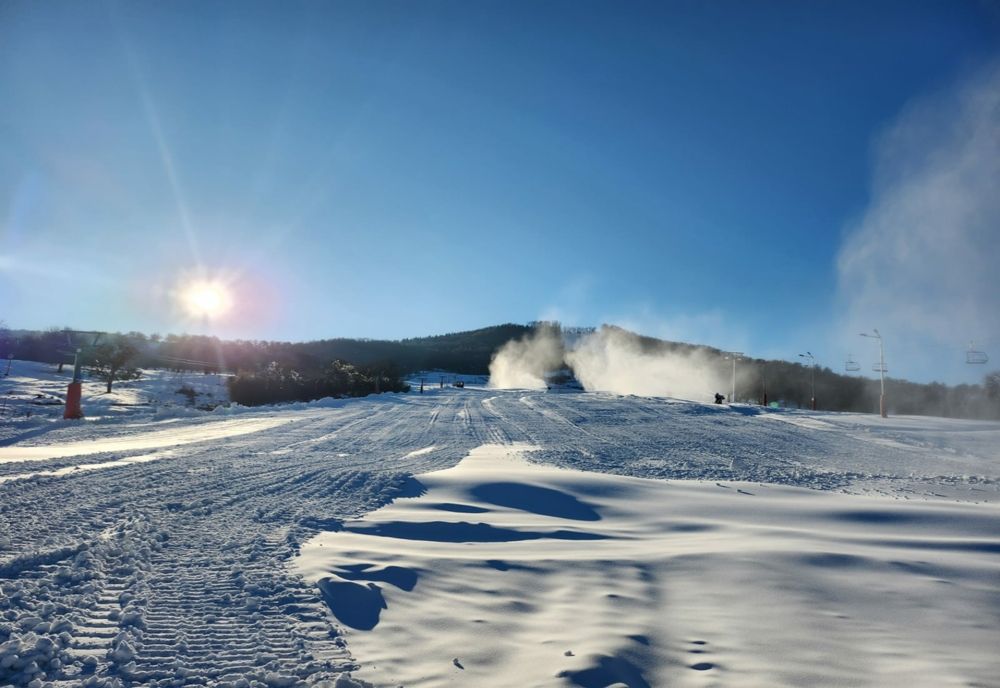 Liber la schi pe pârtia mică de pe Dealul Cocoș