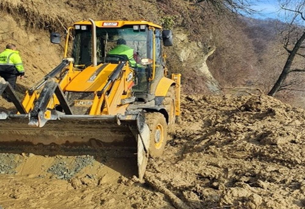 Trei alunecări de teren s-au produs în Bistrița-Năsăud, în weekend