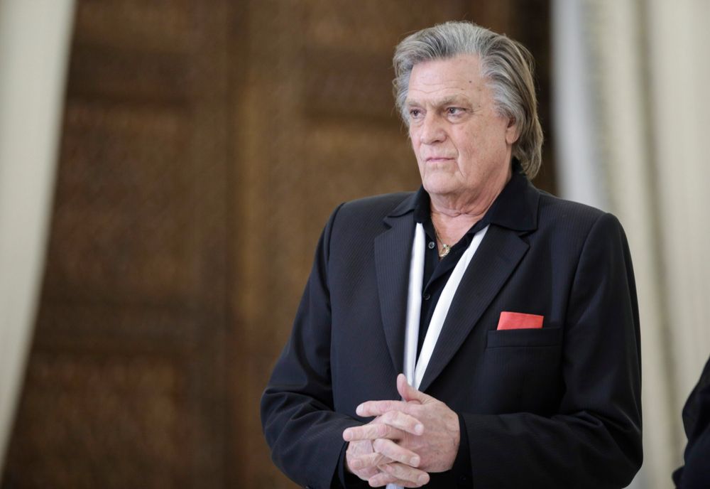 Florin Piersic împlinește 90 de ani. Maestrul, sărbătorit cu mare fast pe scena Teatrului Național București