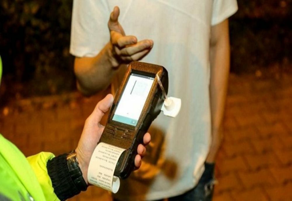 Doi tineri din Bistrița-Năsăud, prinși sub influența drogurilor la volan