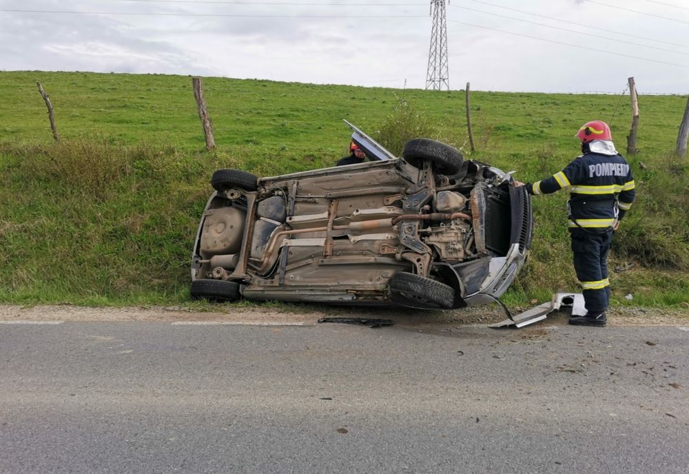 Autoturism răsturnat în Herina
