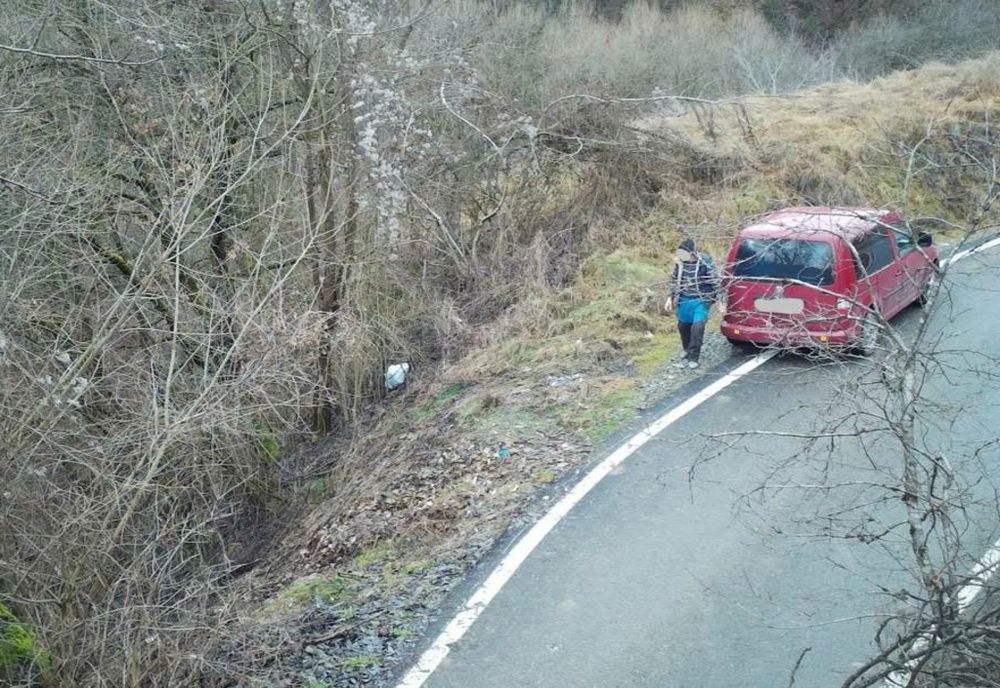 A aruncat deșeuri în natură și a fost sancționat drastic! Bărbat din Năsăud amendat cu 30.000 lei