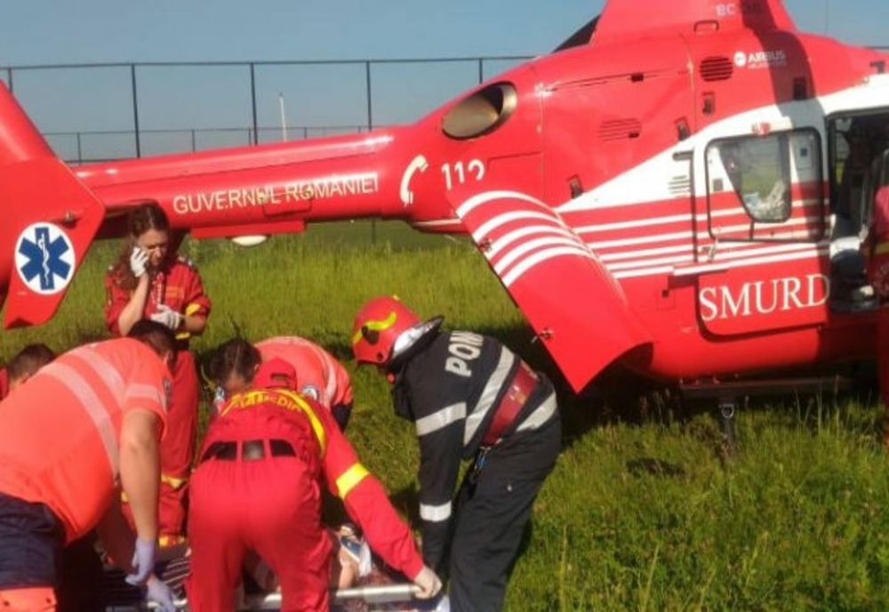 Adolescent căzut dintr-un tractor fără cabină, dus în stare gravă la spital
