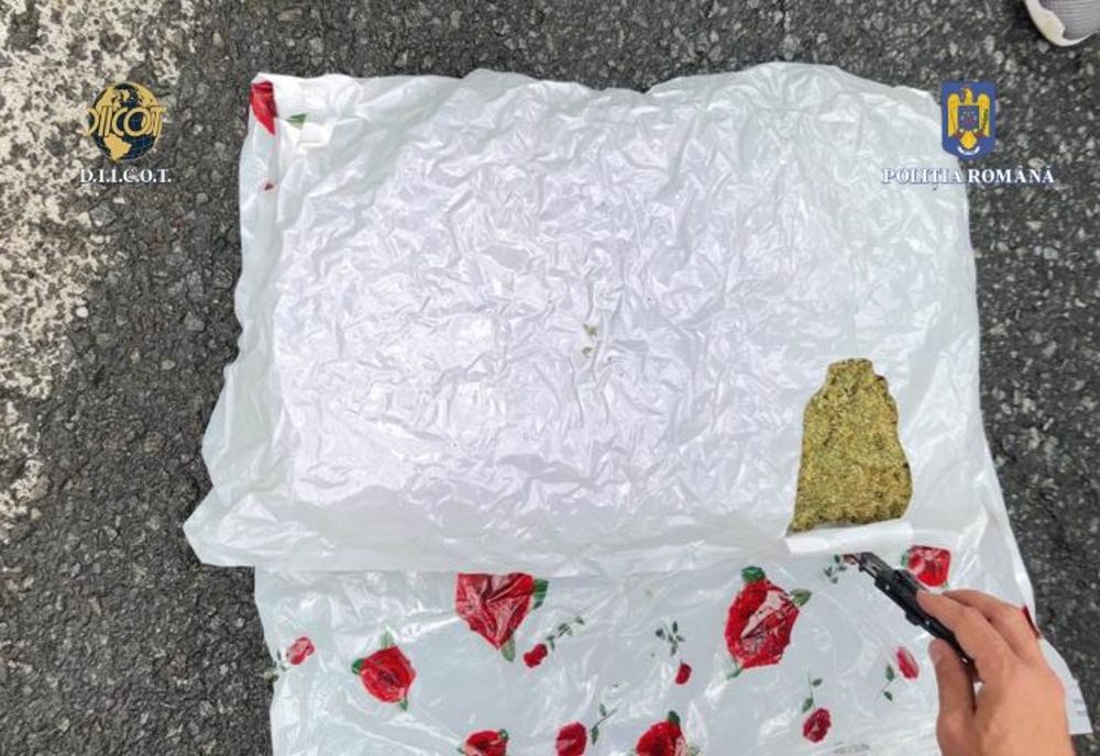 VIDEO: Prins în flagrant cu droguri asupra sa, un bistrițean a fost arestat preventiv! Un mureșean, testat pozitiv la droguri