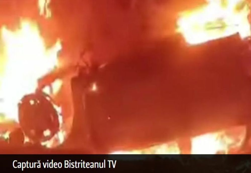 Un șofer beat a scăpat cu viață după două accidente și un incendiu! Mașina în care se afla bărbatul a ars ca o torță