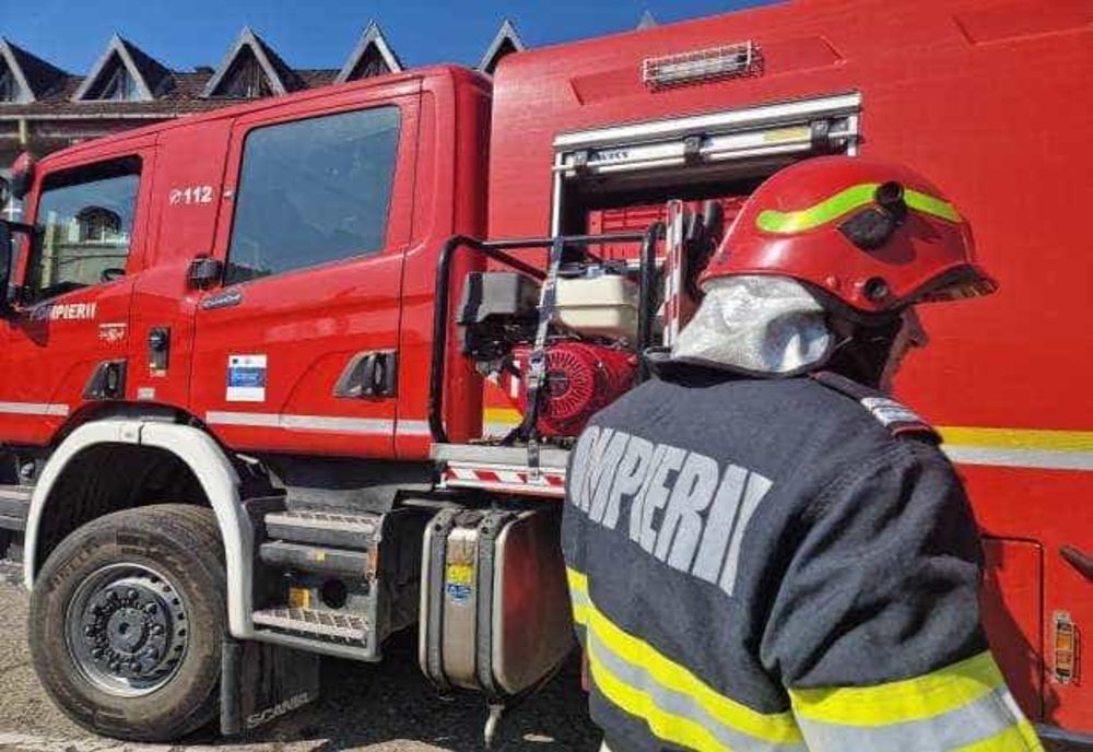 INCENDIU LA GROAPA DE GUNOI DIN TĂRPIU. INTERVENȚIE ÎN DESFĂȘURARE DE PESTE 24 DE ORE