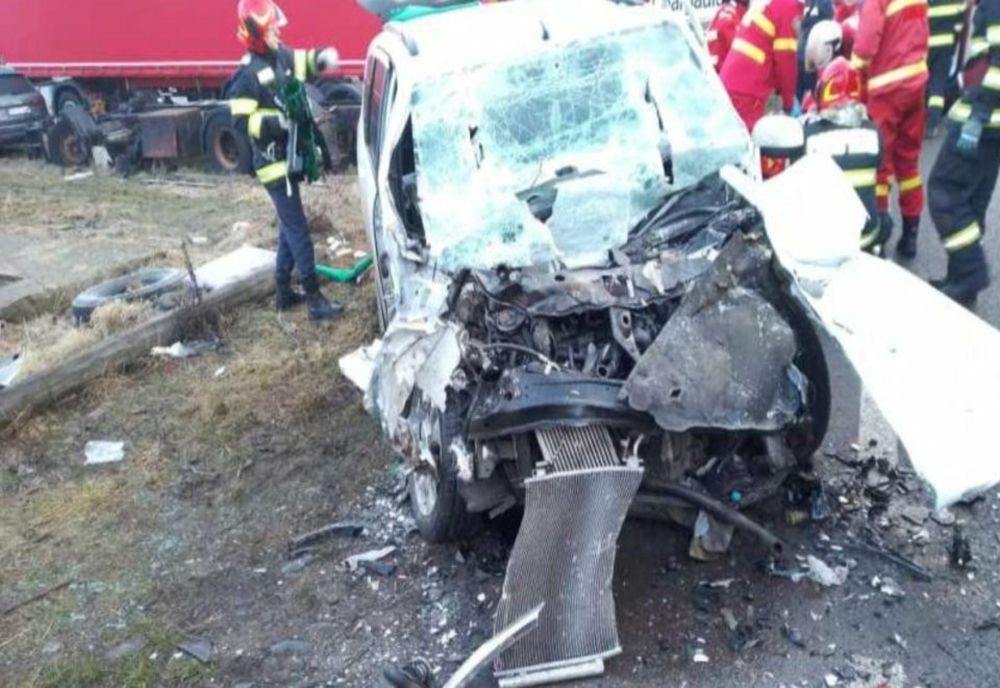 Accident rutier cu 3 răniți, produs pe DN 17, la Rusu Bârgăului