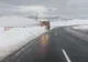 În noaptea de joi spre vineri a nins abundent și a  fost viscol în Pasul Tihuța. Se intervine cu autofreza pe DN 17 pentru a lărgi platforma drumului (VIDEO)