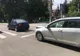 Mașină oprită la o trecere de pietoni în orașul Năsăud, lovită din spate de un alt autoturism! Un pasager a fost rănit