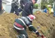 Bărbat prins sub un mal de pământ, salvat după patru ore în Bistrița-Năsăud