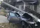 Un sucevean a provocat un accident rutier în Bistrița-Năsăud. Mașina pe care o conducea a rupt un stâlp de electricitate și a distrus gardul unui imobil (FOTO)