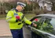 Doamnele și doamnișoarele, oprite în trafic de polițiștii bistrițeni! Au primit flori, dar și sfaturi preventive