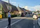 FOTO: Fetiță de 9 ani, la spital, după ce a fost accidentată de un microbuz! Copila traversa regulamentar strada, împreună cu mama sa