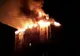 FOTO/VIDEO: Incendiu violent la acoperișul unui bloc din comuna Rodna! Aproape 200 de persoane, evacuate din imobil