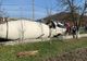 Betonieră răsturnată în localitatea Sărata din Bistrița-Năsăud. Șoferul, captiv în cabină (FOTO/VIDEO)