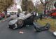 FOTO: Cascadorii pe un bulevard din Bistrița! Două autoturisme, implicate în accident, unul este răsturnat