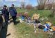 FOTO: Amendă usturătoare primită de un bărbat din Viile Tecii, fiindcă a aruncat  deșeuri în natură